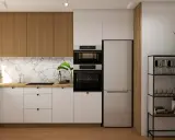 Nowoczesna kuchnia z drewnianymi panelami i marmurowym backsplash. Zamiast okapu w kuchni zastosowano dyskretne oświetlenie i wentylację.