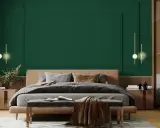 Elegancka sypialnia w odcieniu butelkowej zieleni. Wygodne łóżko, stylowe lampy i przestronna garderoba tworzą oazę spokoju.