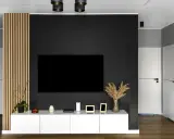 Nowoczesny salon z czarną ścianą TV, białym meblem i drewnianą okładziną.