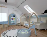Pokój dziecięcy dla chłopca inspiracje: łóżko domek, basen z kulkami, fotel, szafa i dywan z literami.