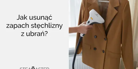 Jak usunąć zapach stęchlizny z ubrań? Parownica Steam Master skutecznie odświeża płaszcz, usuwając nieprzyjemne wonie.