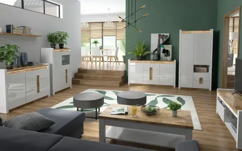 Nowoczesny salon z zielonymi ścianami, białymi meblami i drewnianymi elementami.