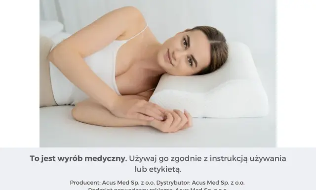 Kobieta odpoczywa na poduszce ortopedycznej, pokazując, jak spać na poduszce ortopedycznej dla komfortu i wsparcia.