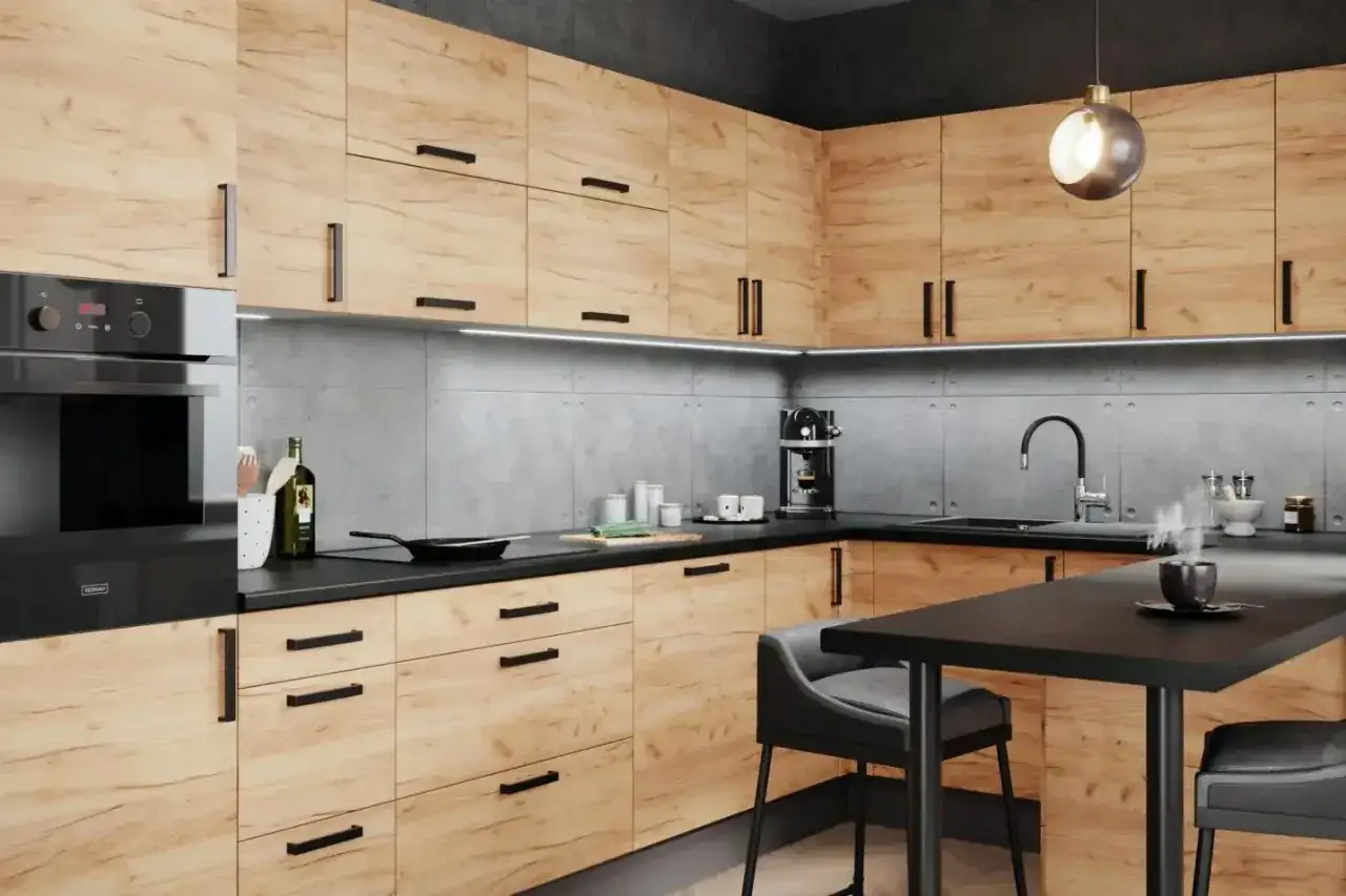Nowoczesna kuchnia boho loft z drewnianymi frontami, betonową ścianą i czarnym blatem. Idealne miejsce na poranną kawę.