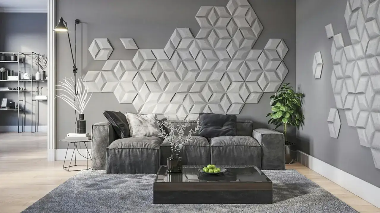 Nowoczesna ściana z geometrycznymi panelami 3D, idealna jako dekoracja co na ścianę. Szara sofa i stolik kawowy dopełniają aranżację.